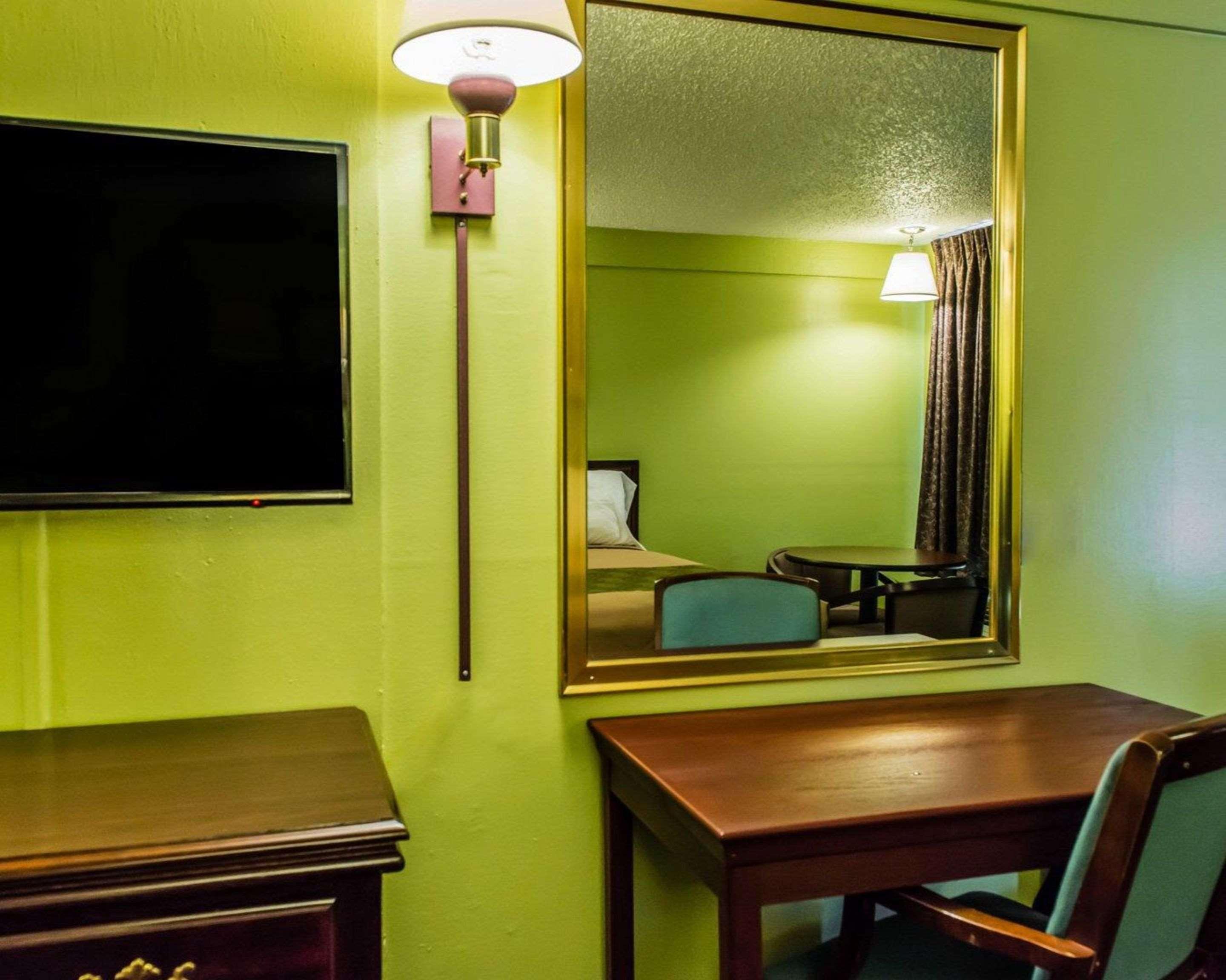Econo Lodge Pittsburgh I-79 Exteriör bild
